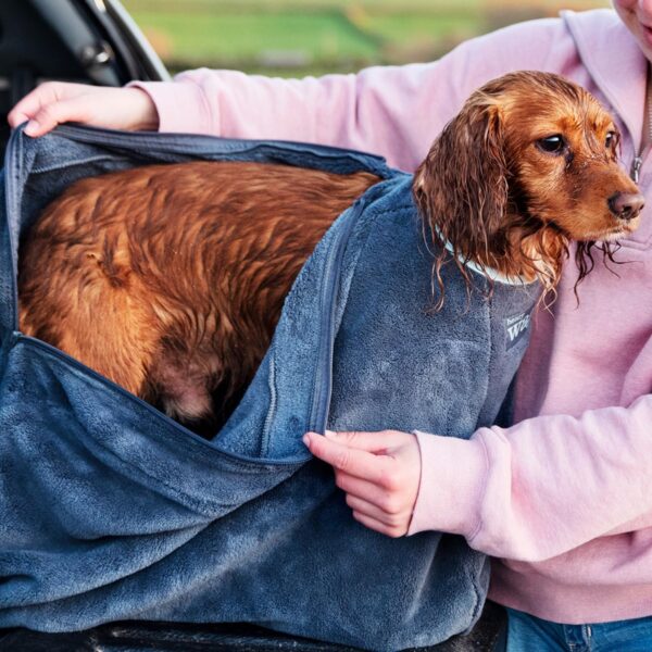 Henry Wag Dog Drying Bag - Soft & Highly Absorbent Microfibre, Muddy Pet Accessories, Quick Drying - Designed for Dogs - GRS Recycled Polyester - S (60 x 44 x 33 cm) - Image 7